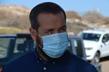 Izado de la bandera azul en Hoya del Pozo (foto TA/Francisco Javier Santana)